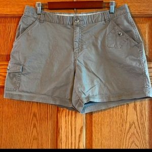 NWOT - COLUMBIA - KHAKI GREEN SHORTS - 14